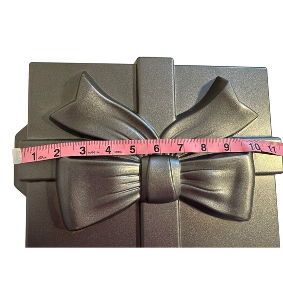 WILTON All Occasion Gift Box Present Birthday Celebration Holiday Cake Pan 7 Cup - Picture 4 of 6